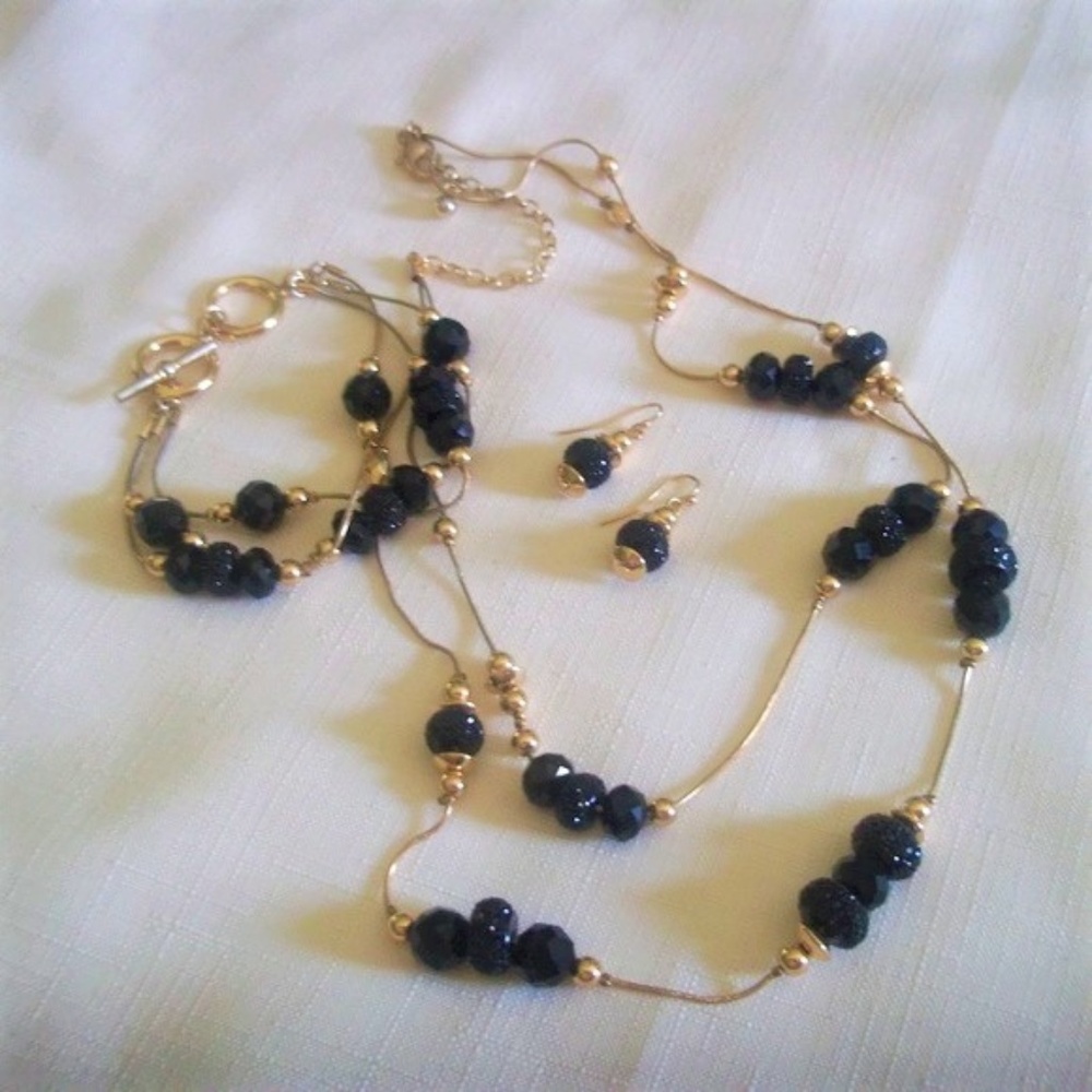 Shiny Black Crystal and Gold Bead Jewelry Set